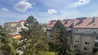 Expose Zentrale Dachgeschoßwohnung mit Freifläche am Hauptplatz Schwechat – Modernisierung nach Wunsch!