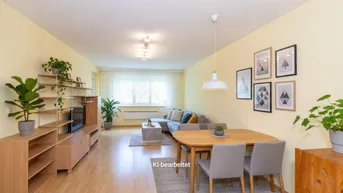 Modernisiertes Wohn- und Esszimmer mit hellem Parkettboden und zeitgemäßer Dekoration.