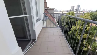 Expose Moderne, sehr helle Dachgeschosswohnung mit sonnigem Balkon - 2er WG-tauglich - vis a vis U3 Station Enkplatz gelegen!