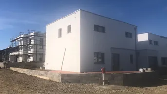 Expose 2 Einzelhäuser 150 m² Neubau mit extra Abstellraum RUHELAGE Eines belagsfertig und das Andere schlüsselfertig