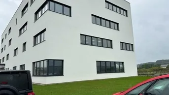 Expose Helles, freundliches Büro, Erstbezug-Autobahnnähe noch 230 m2 in 2. Stock verfügbar