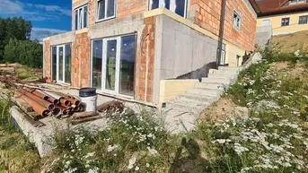 Expose Belagsfertiges Ziegelhaus (Edelrohbau) mit 67m2 Wohn/Essbereich - mit großem Grundstück, eventuell abtrennbar