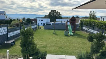 Expose Schnell verfügbar! Schöne Doppelhaushälfte mit tollem Ausblick ins Gebirge.