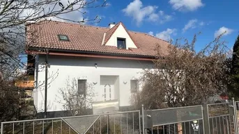 Expose Gut saniertes Haus in Stadtlage mit 4 Schlafzimmern, Pool und Vollkeller