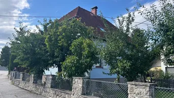 Expose Kompaktes Wohnhaus mit Keller BESICHTIGUNGSMÖGLICHKEIT am 9.8. ab 12.00 -bitte anmelden