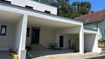 Expose Neu gebaute Doppelhaushälfte mit großem 3fachcarport in beliebter Siedlung