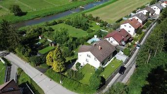 Expose 2 bis 3 Familienhaus mit Vollkeller, mit 4 Garagen, Brunnen/Werkstatt - 2 Zufahrten