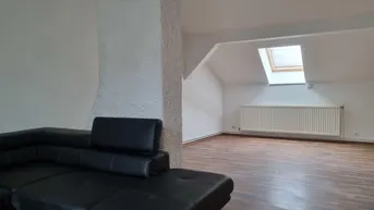 Expose NEUREAL - Wunderschöne Dachgeschosswohnung im Zentrum von Gloggnitz zu verkaufen!
