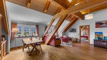 Expose Wohngenuss im Dachgeschoss – Seeblick, Wellnessoase &amp; alpiner Charme vereint