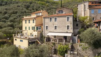 Expose Charmantes Casa Liguria in Dolcedo