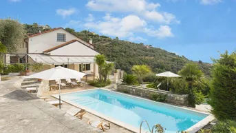 Expose Luxuriöse Villa mit herrlichem Meerblick