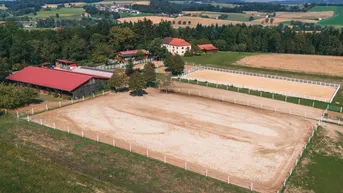 Expose Exklusive Reitanlage mit laufendem Einstellbetrieb in idyllischer Lage