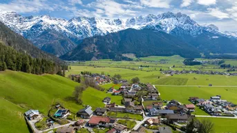 Expose Idyllisches Grundstück in Saalfelden mit Blick auf die Berge