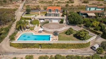 Expose Exklusive Villa in Ospedaletti: Luxuriöses Wohnen mit Meerblick und Swimmingpool