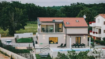 Expose Poolvilla in der Nähe von Porec