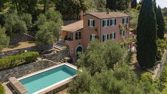 Expose Spektakuläre Villa mit Swimmingpool und Meerblick in Imperia