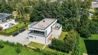 Expose Ruhig . Privat . Besonders - Stilvolle Villa am Teich