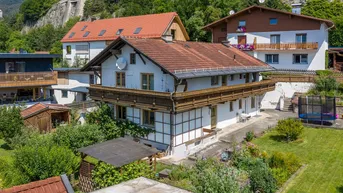 Expose Rarität in Zirl: Mehrparteienhaus auf großem Grundstück zur Vermietung oder Neugestaltung