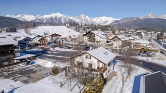 Expose Ortskern: Zentrales Grundstück mit Haus mitten in Seefeld zu verkaufen