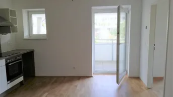 Expose Modernes Single - Studio mit großem Balkon