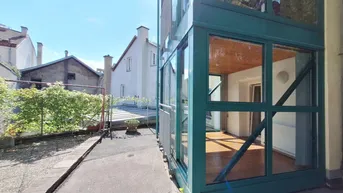 Expose Stadt-Büro/ Studio mit Wintergarten und Parkplatz vor der Türe!