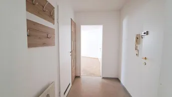 Expose Zentrale 2-Zimmer-Wohnung mit verglaster Loggia