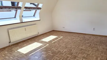 Expose Gemütliches 2-Zimmer-Dachstudio mit Parkplatz