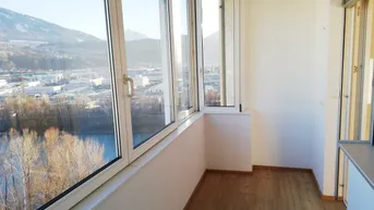 Expose Geräumige 3-Zi-Wohnung mit Loggia und wunderbaren Ausblick