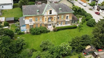Expose Absolute Rarität! Verträumte Jahrhundertwendevilla mit parkähnlichem Garten (Eigengrund 1.606 m²!)