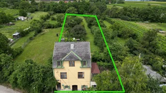 Expose Wien-Stammersdorf: sanierungsbedürftiges Winzerhaus mit 2.285 m² Grund in Grünlage