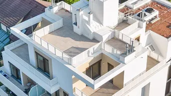 Expose Erstbezug: Exklusive Penthouse-Maisonette mit 137 m²-Terrasse, Fernblick &amp; Pool