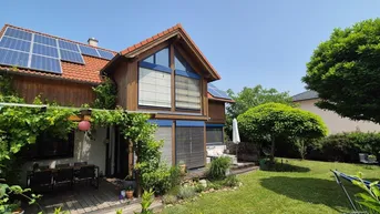Expose Lichtdurchflutetes Passivhaus mit Garage und Carport