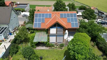 Expose Lichtdurchflutetes Passivhaus mit Garage und Carport