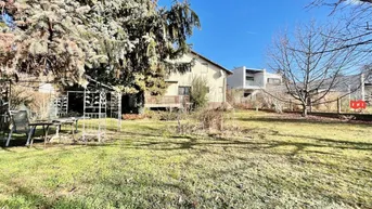 Expose Traumhaftes 932m² Baugrundstück mit sanierungsbedürftigem ca. 150m² Einfamilienhaus mit Garage in bester Lage Nähe Mühlwasser