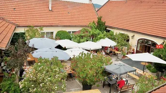 Expose Tradititioneller Vierkanthof mit 2 Wohnhäusern, Heurigenlokal &amp; Hofladen Nähe Stift Göttweig bei Krems