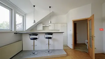 Expose Schöne Altbau Dachgeschosswohnung in bester Lage