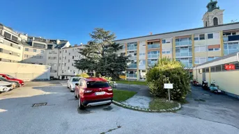 Expose Südwestseitige 3 Zimmer Eigentumswohnung mit Loggia, Klimaanlage, Autoabstellplatz &amp; PV-Balkonkraftwerk.