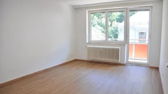 Expose Sanierte DACHGESCHOSS- FERIENWOHNUNG zur Miete im Zentrum von Bad Gastein. Die Talstation Stubnerkogelbahn und der Bahnhof liegen nur wenige Meter entfernt.