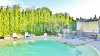 Expose Voll möbliertes Kleinod mit beeindruckendem Garten - Pool - Whirlpool