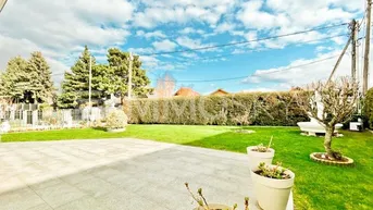 Expose Traumhaft - Paradies mit Garten und Carport!