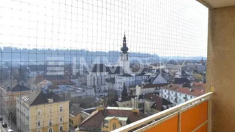 Expose Hier liegt Ihnen das Stadtzentrum zu Füßen - 2 Zimmer, Loggia, Keller