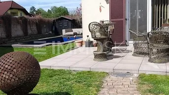 Expose Eckreihenhaus samt Dachterrasse, Garten, Pool, Carport.........