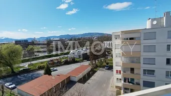 Expose Verglaster Balkon mit herrlichem Ausblick auf die Ach