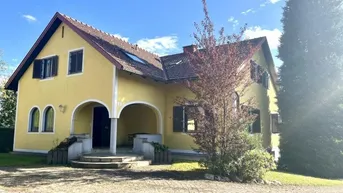 Expose Zwei Familien. Ein Zuhause. Unendlich Möglichkeiten.