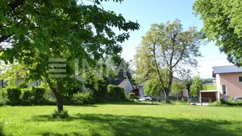 Expose LÄNDLICH, MIT NÄHE ZUR STADT! 799m² in leichter Hanglage