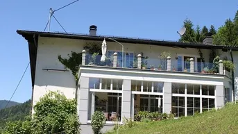 Expose Kolosale Doppelhaushälfte mit Fischteiche in Ruhelage!