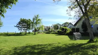 Expose Knapp 800 m² in leichter Hanglage - KEIN BAUZWANG!!!