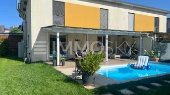 Expose Haushälfte in bezaubernder Lage- kleines Paradies mit Pool und Garten