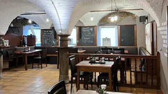 Expose  Vielseitiges Renditeobjekt in Gmunden Restaurant mit zwei Wohnungen!