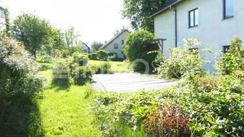 Expose ZWEI WOHNEINHEITEN - 950 M² GRUNDSTÜCK - ZWEI GARAGEN